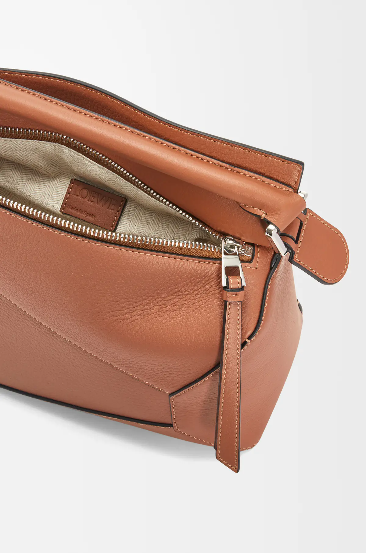 A510P60X41_2530_1U LOEWE Small Puzzle Edge bagin classic calfskin - Image 4