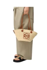 Loewe Small Anagram basket bag in iraca palm and calfskin - Image 2