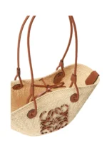 Loewe Small Anagram basket bag in iraca palm and calfskin - Image 6