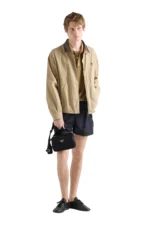Prada Schultertasche aus Re-Nylon und Saffiano-Leder – Bild 2