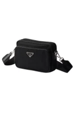 Prada Schultertasche aus Re-Nylon und Saffiano-Leder – Bild 3