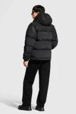Schwarzer Louis Vuitton Placed Monogram Ecodown Blouson – Rückansicht